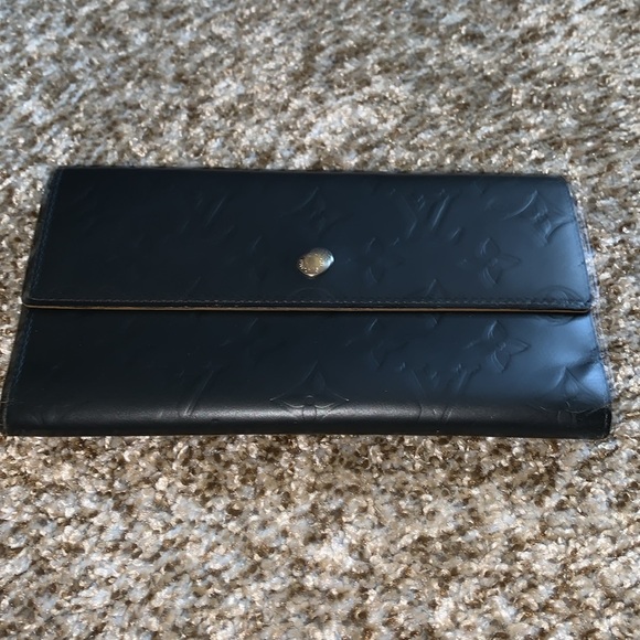 International Louis Vuitton Wallet - Picture 2 of 10